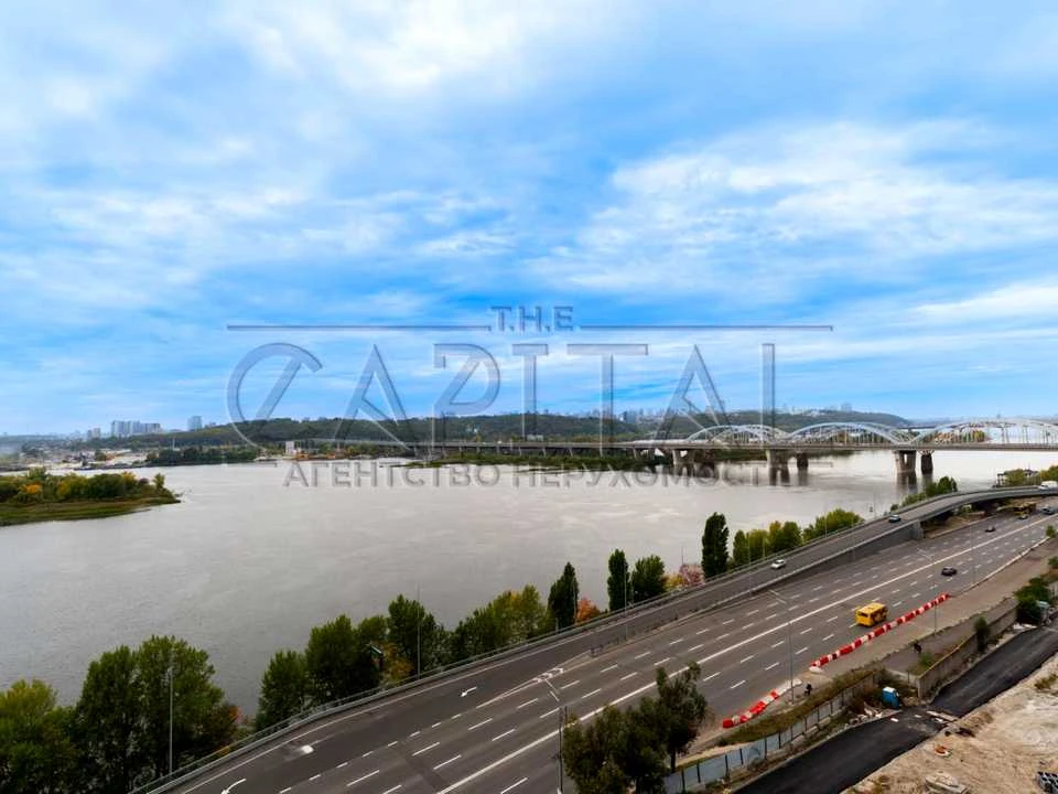 Apartment. Kyiv, Дніпровська набережна, вул.