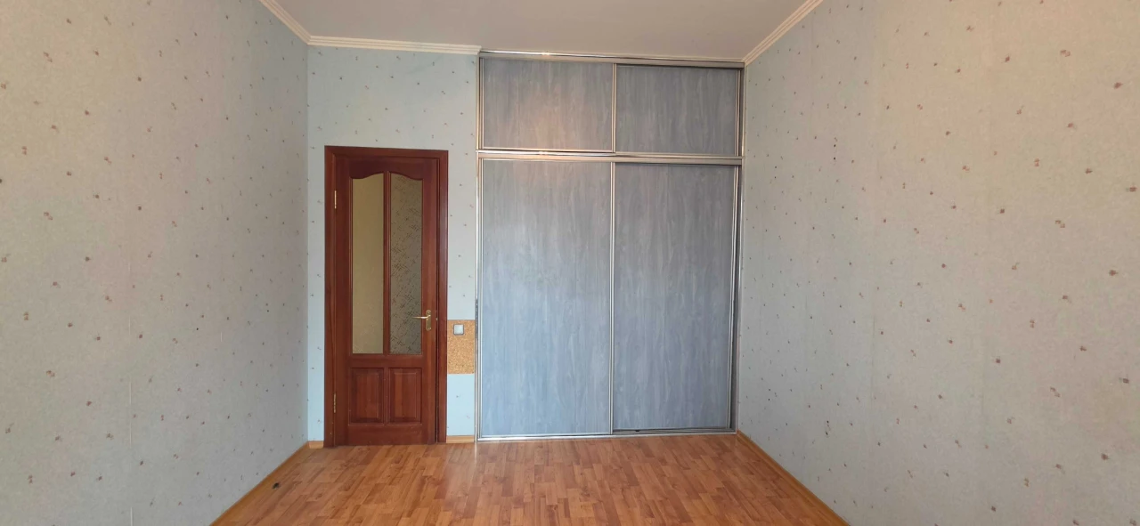 Продаю 3-кімнатну квартиру на Тарасі Шевченка