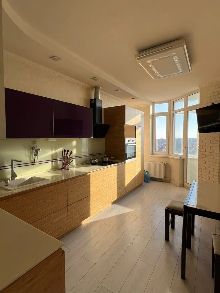 For Sale: 1-bedroom apartment on Jabotinsky Street