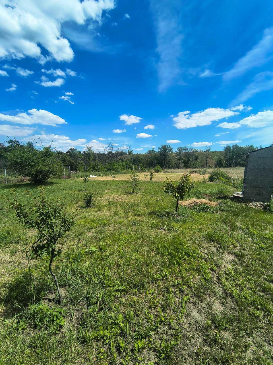 For sale, plot of land on the right bank, near the quarry