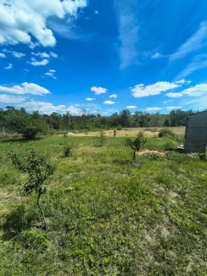 For sale, plot of land on the right bank, near the quarry