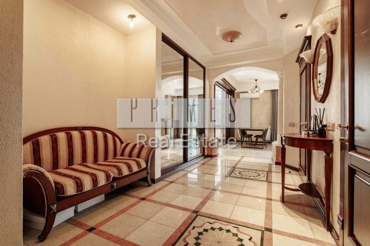 Urgent Sale of a 3-Bedroom Apartment 135 m² with Terraces