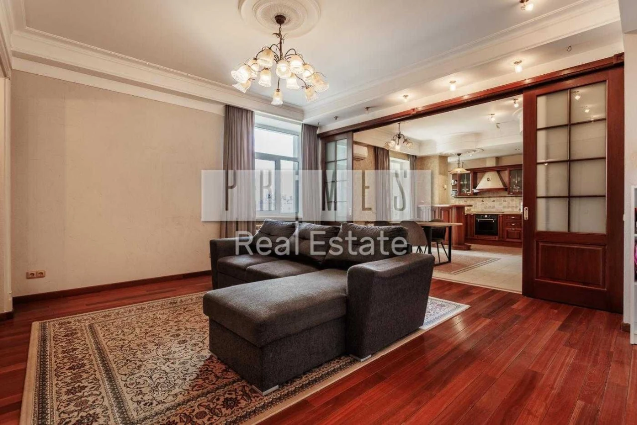 Urgent Sale of a 3-Bedroom Apartment 135 m² with Terraces