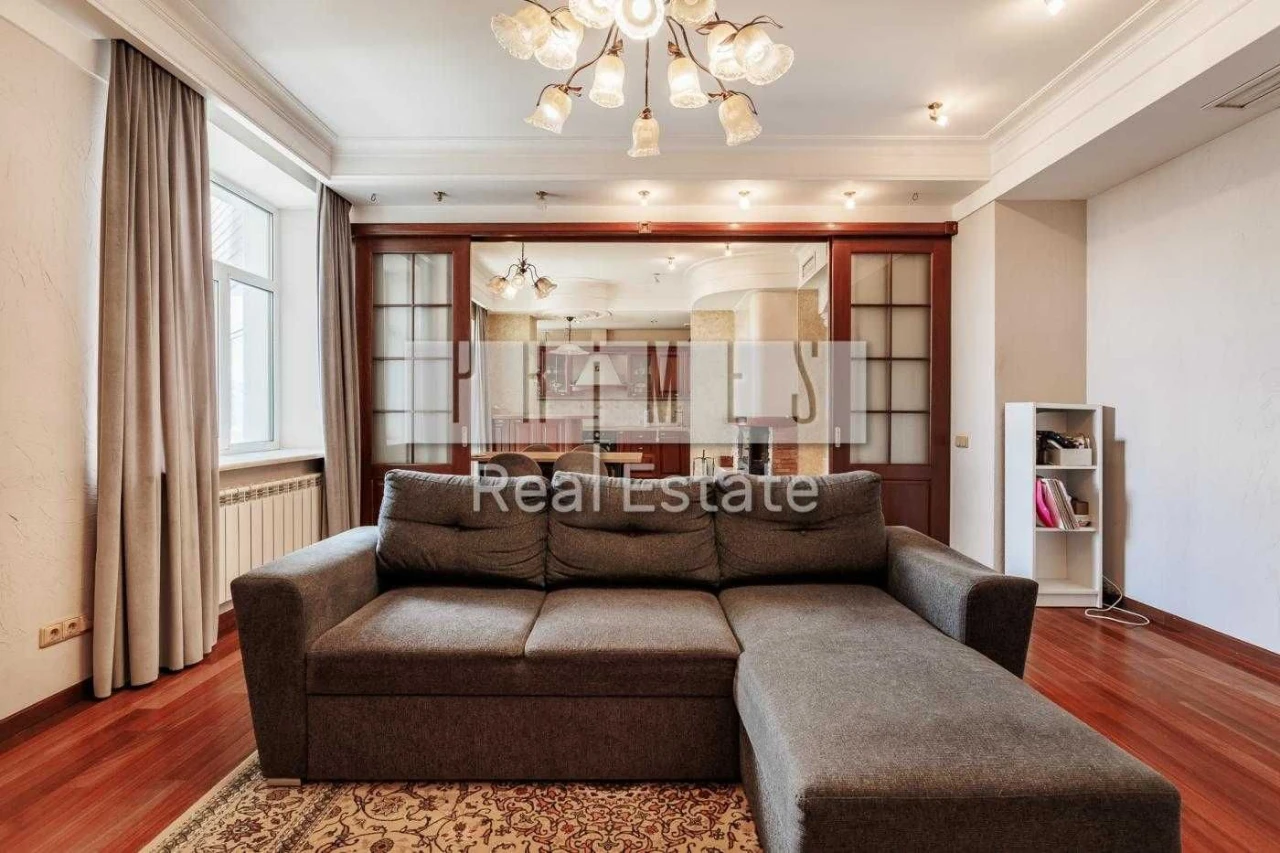 Urgent Sale of a 3-Bedroom Apartment 135 m² with Terraces