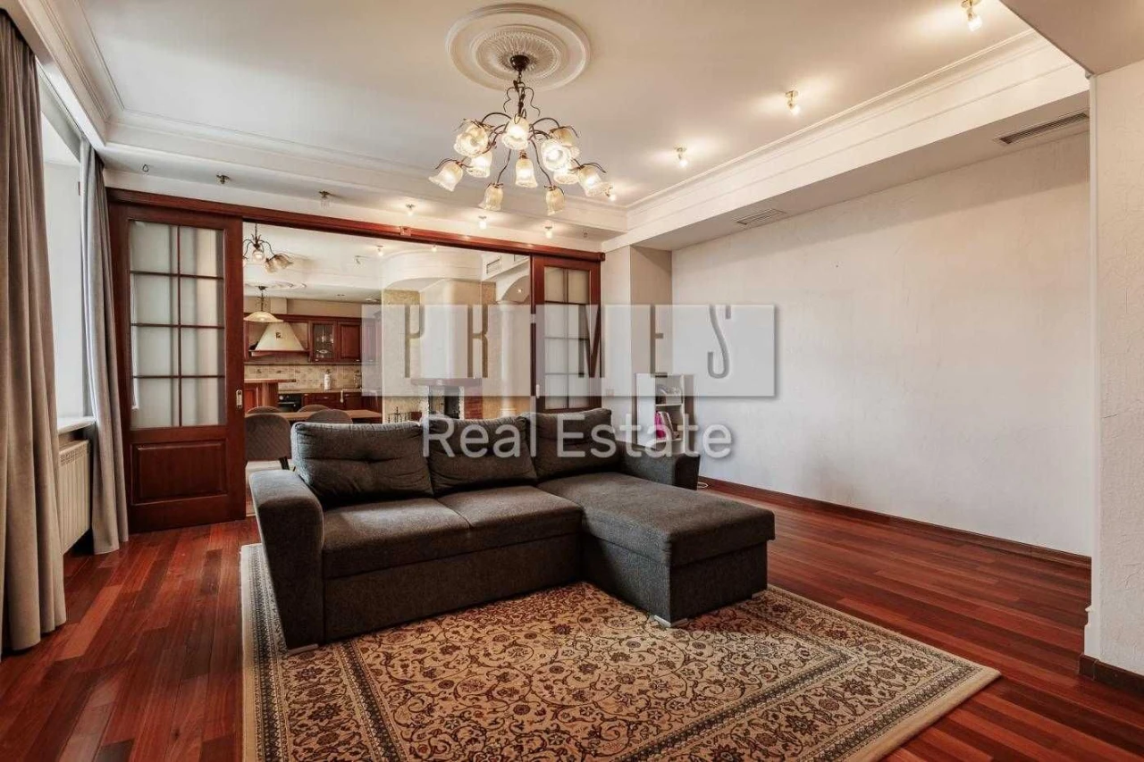 Urgent Sale of a 3-Bedroom Apartment 135 m² with Terraces