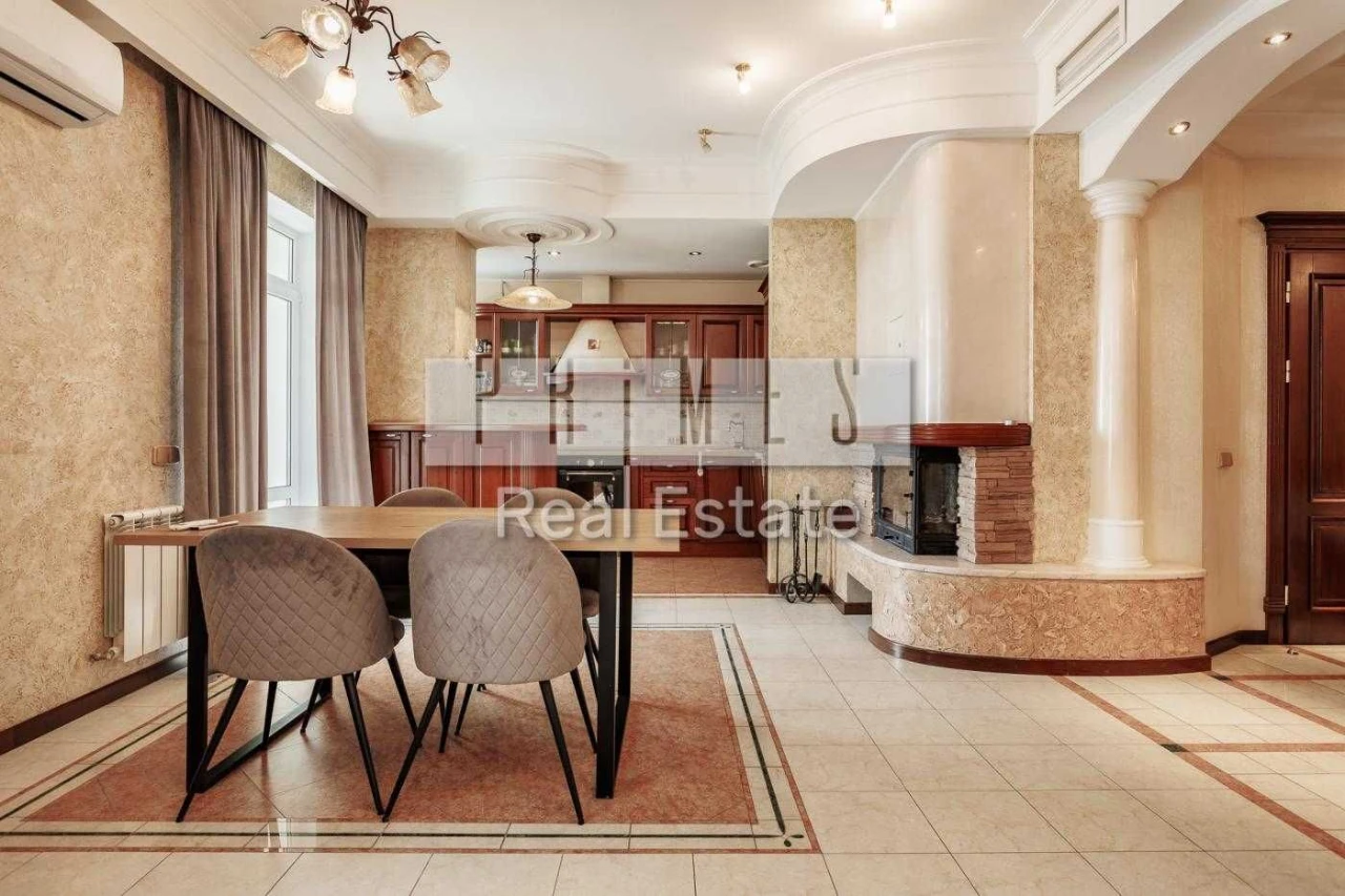 Urgent Sale of a 3-Bedroom Apartment 135 m² with Terraces