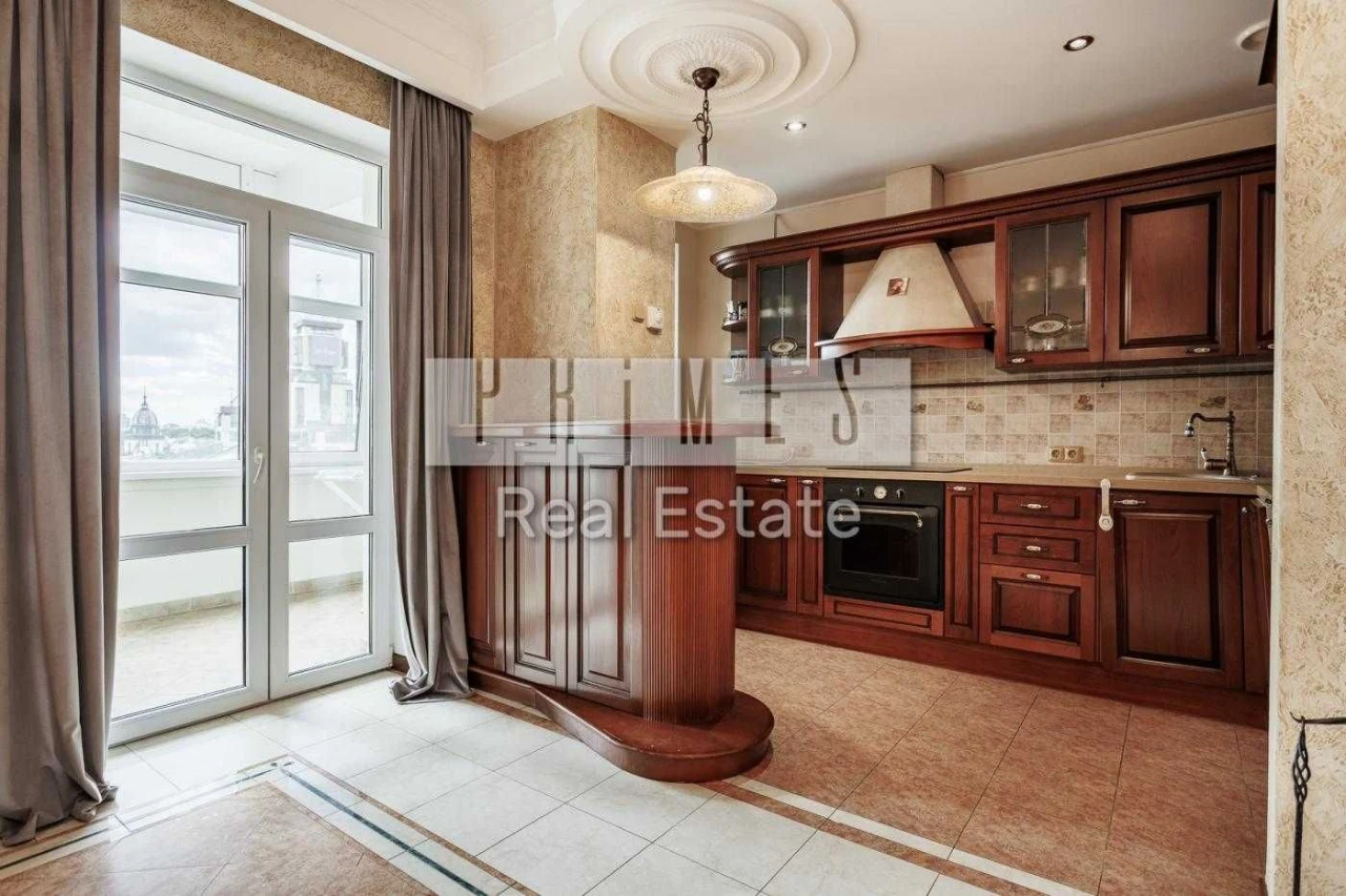 Urgent Sale of a 3-Bedroom Apartment 135 m² with Terraces