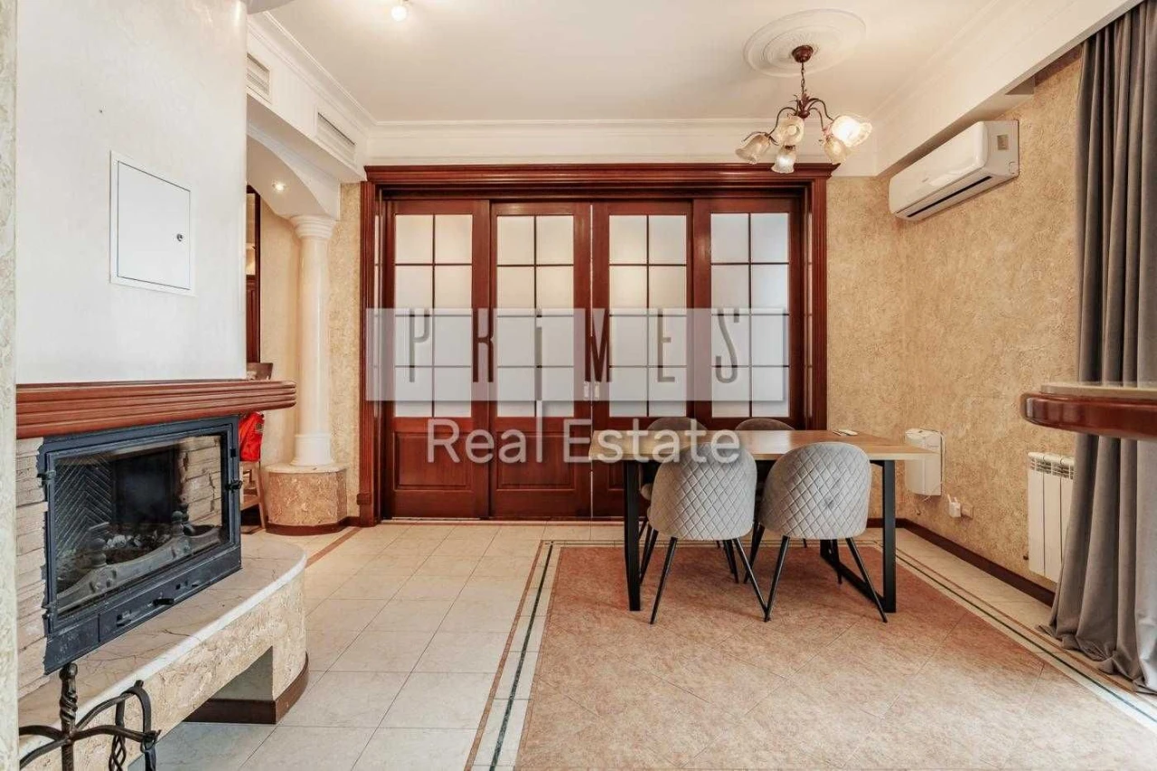 Urgent Sale of a 3-Bedroom Apartment 135 m² with Terraces