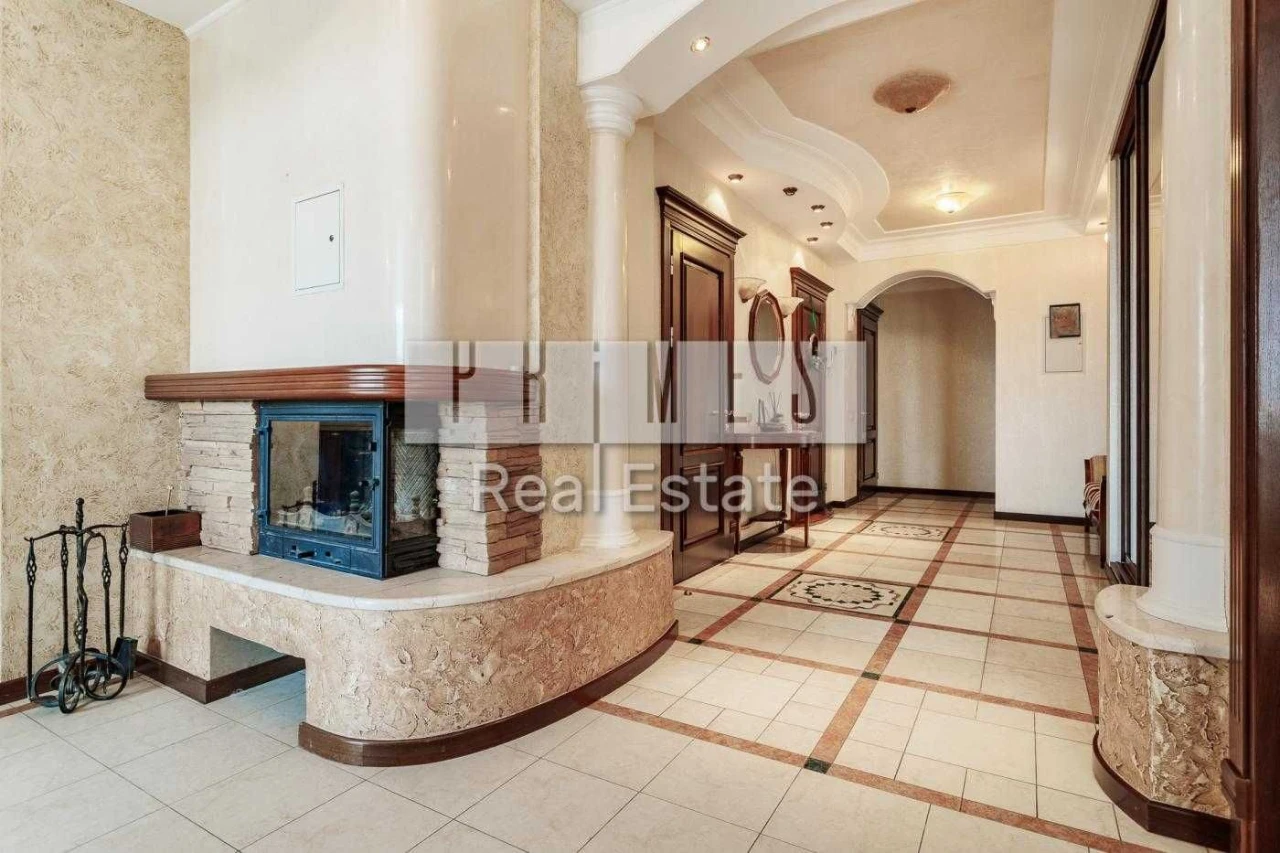 Urgent Sale of a 3-Bedroom Apartment 135 m² with Terraces