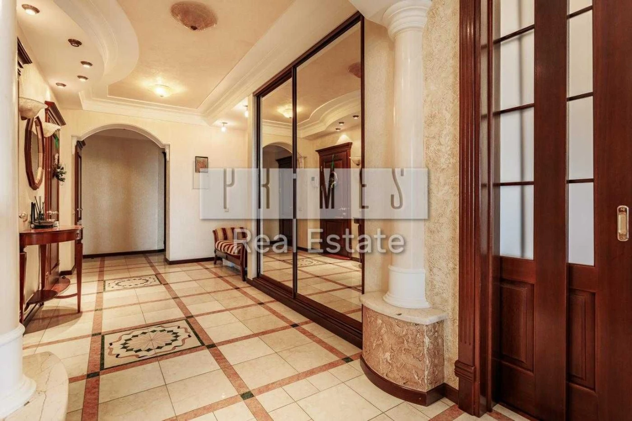 Urgent Sale of a 3-Bedroom Apartment 135 m² with Terraces