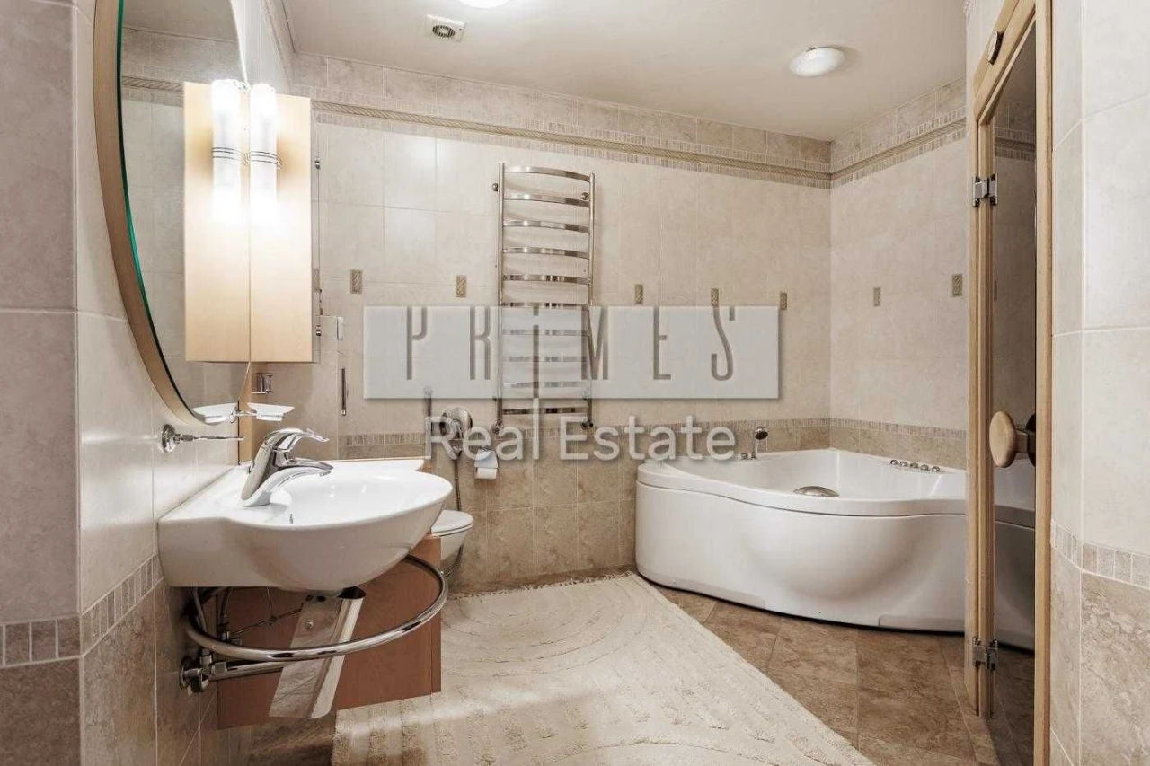 Urgent Sale of a 3-Bedroom Apartment 135 m² with Terraces