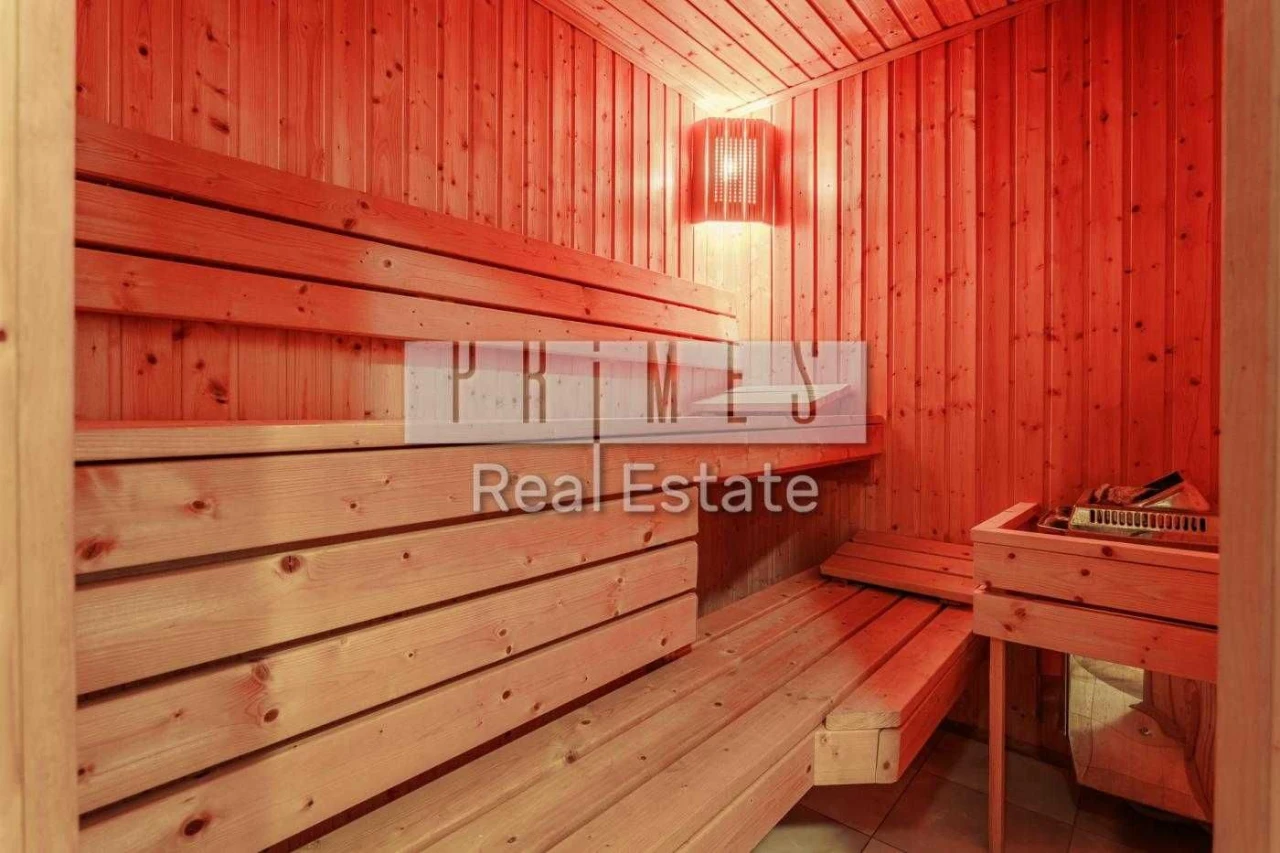 Urgent Sale of a 3-Bedroom Apartment 135 m² with Terraces