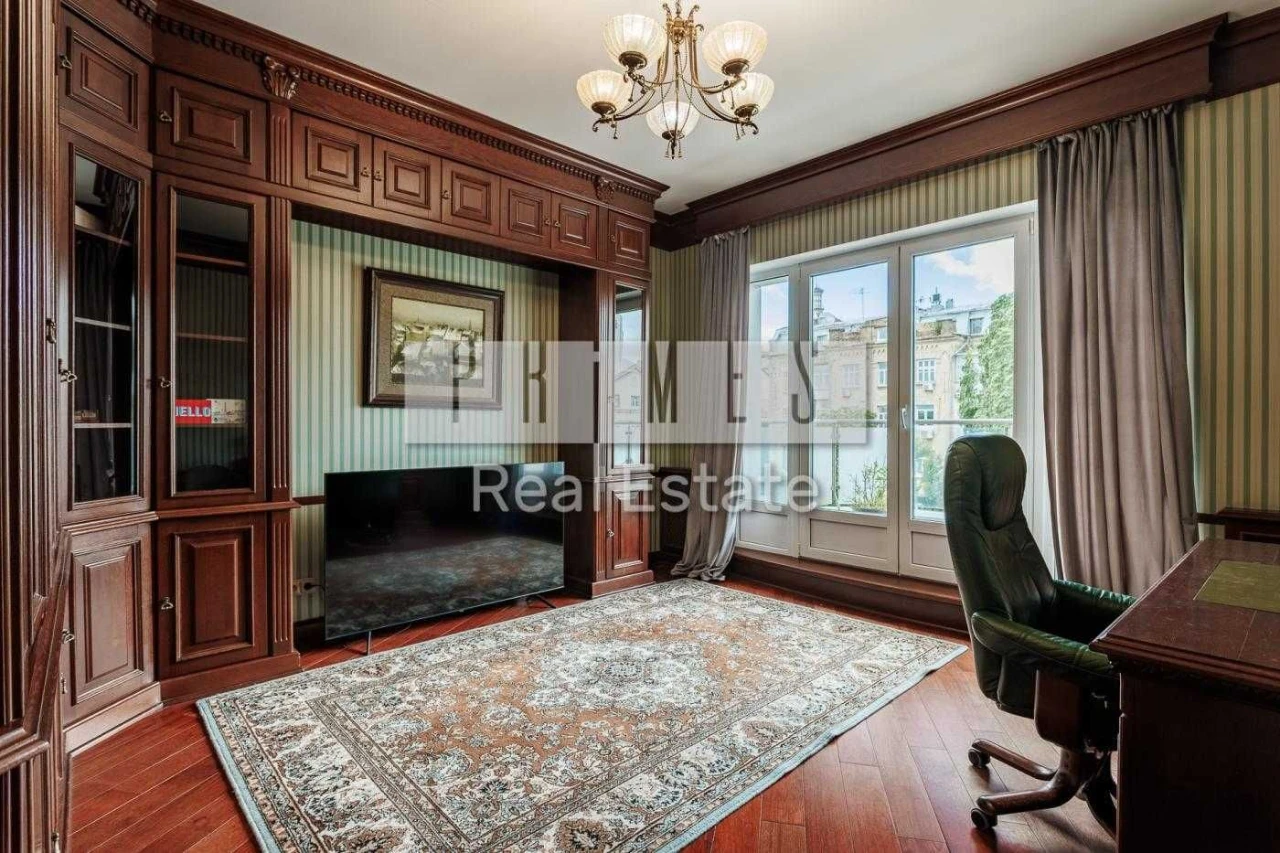 Urgent Sale of a 3-Bedroom Apartment 135 m² with Terraces