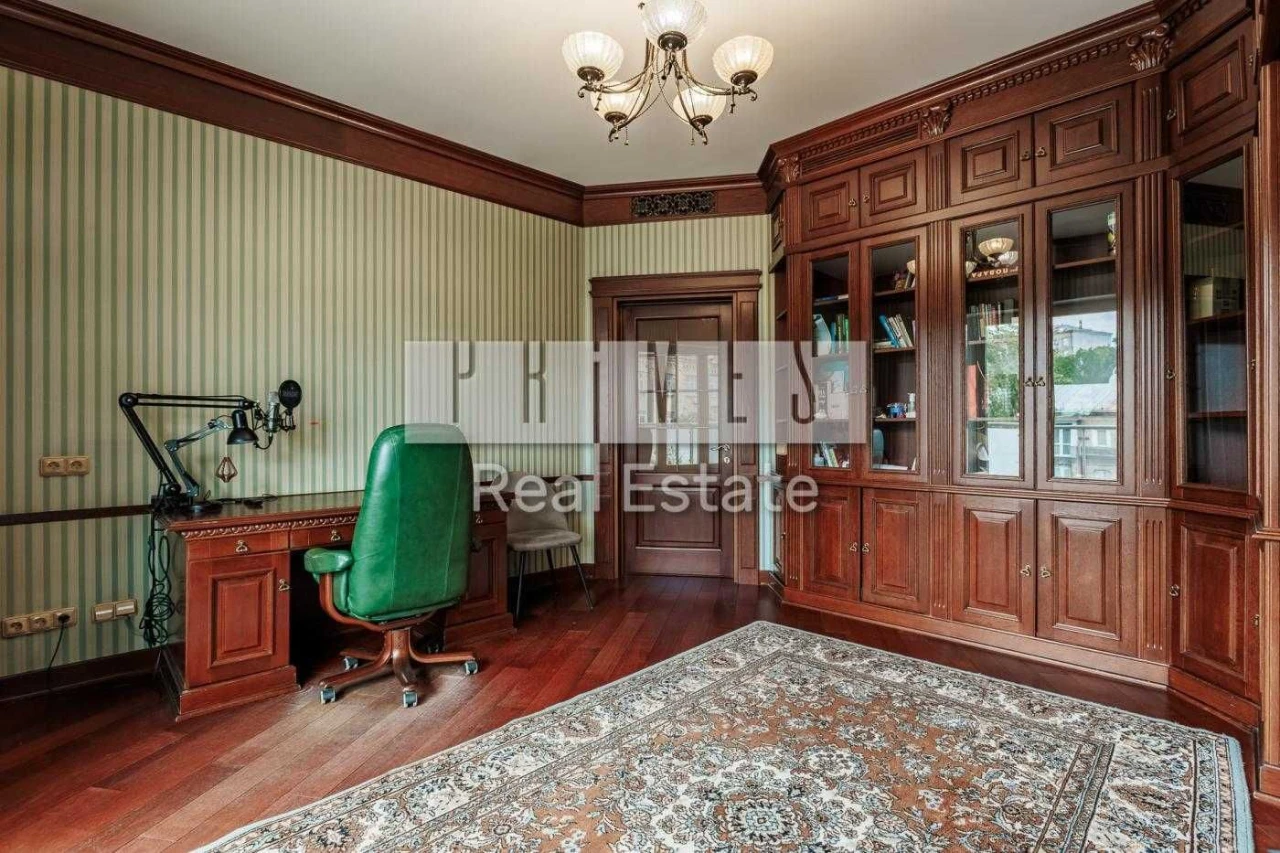 Urgent Sale of a 3-Bedroom Apartment 135 m² with Terraces