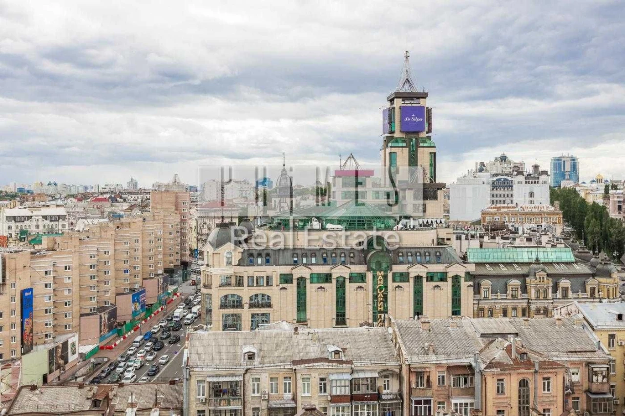 Urgent Sale of a 3-Bedroom Apartment 135 m² with Terraces