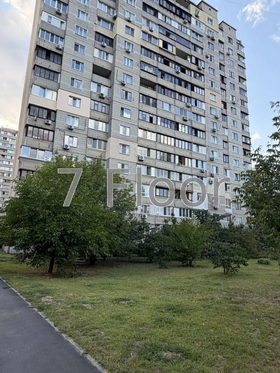 One-bedroom apartment, Larysa Rudenko, Poznyaky metro, Shopping Mall Pira