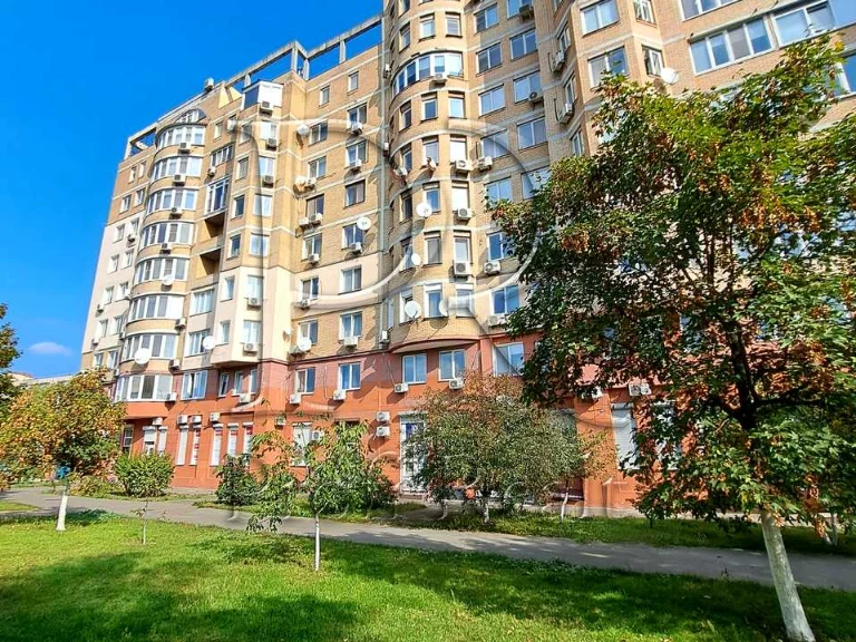 Apartment. Mikolska Slobidzka Street, Kyiv