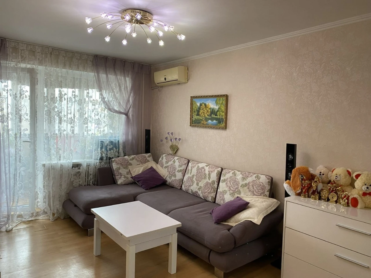 Urgent sale of a 2-room apartment with quality renovation and appliances in a prime location