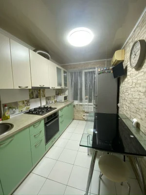 Urgent sale of a 2-room apartment with quality renovation and appliances in a prime location