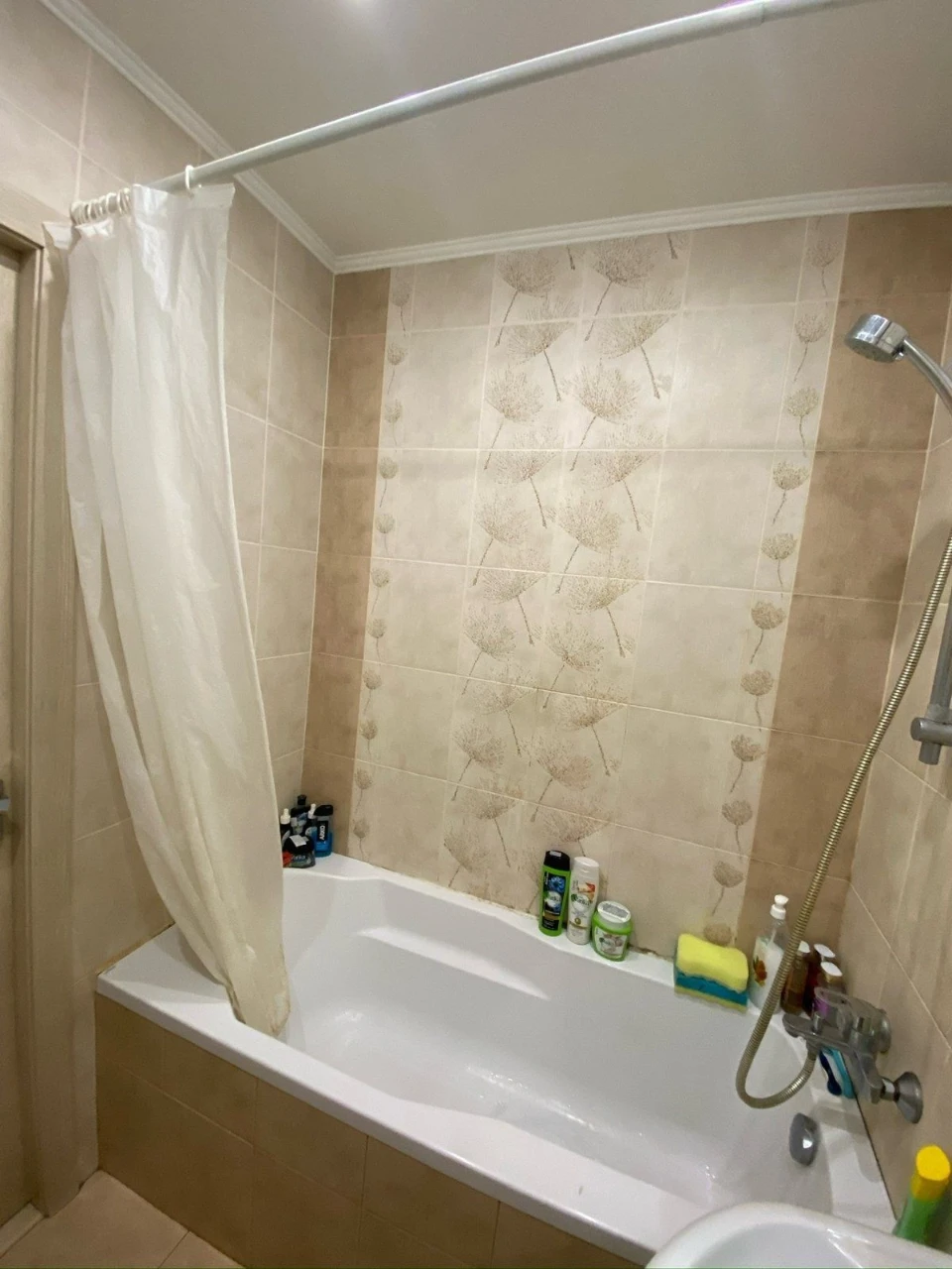 Urgent sale of a 2-room apartment with quality renovation and appliances in a prime location