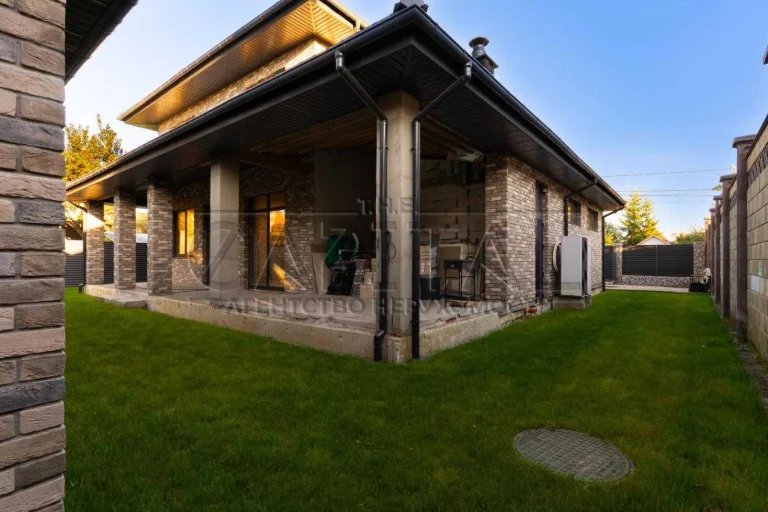 Sale of a modern house with a pool and a private SPA area |