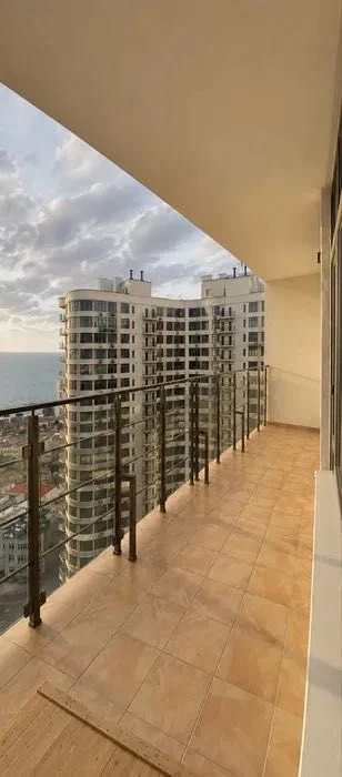Apartment with a terrace and sea view in Kamarina!