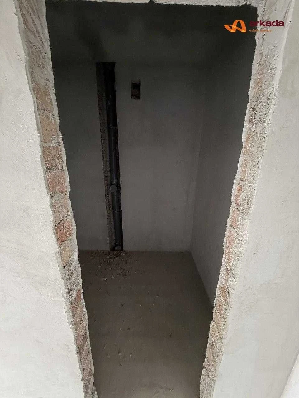 For Sale, Finished 2-bedroom apartment on Bd. Bandery, suitable for rental