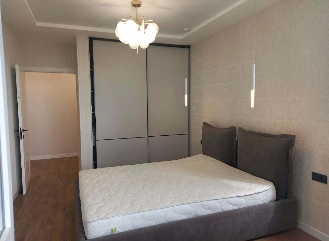 Sale - Spacious 2-room apartment 83 sq m, "Gershen Park"