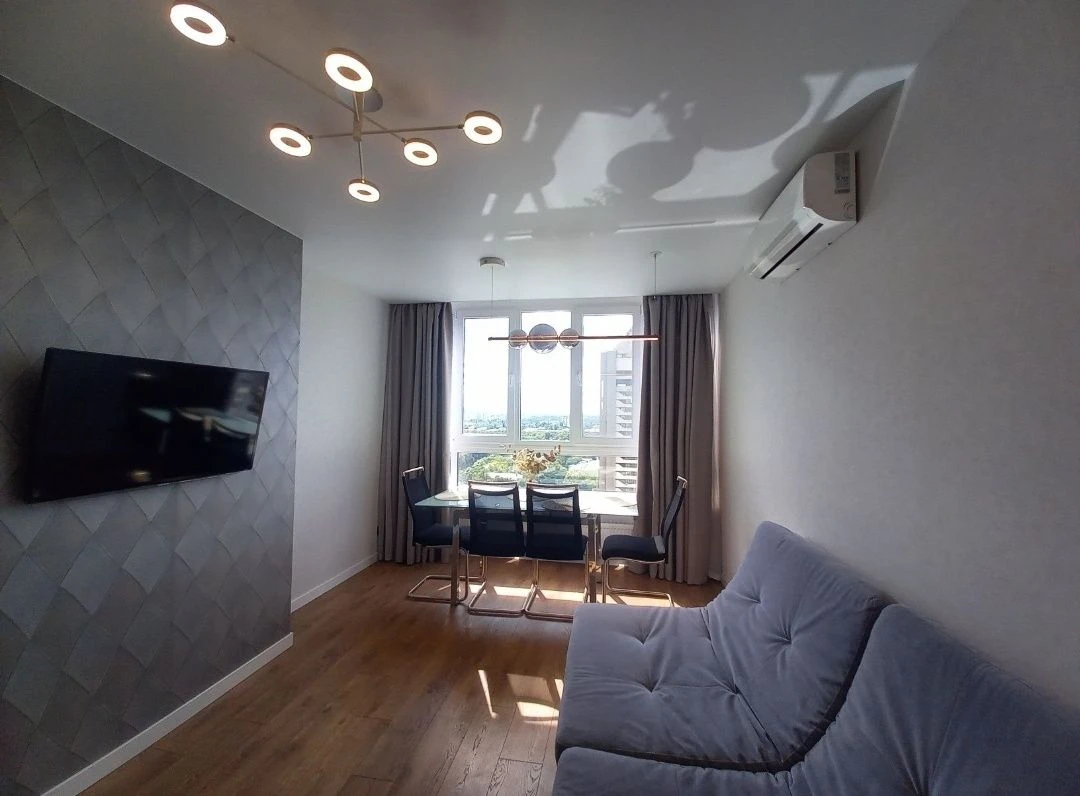 Sale - Spacious 2-room apartment 83 sq m, "Gershen Park"