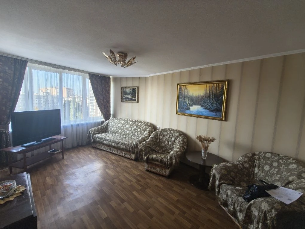 For sale: 3-room apartment 73 sq.m. on Aerocosmic Avenue