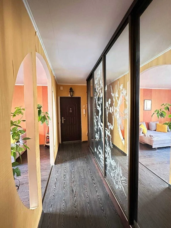 For Sale: 2-bedroom apartment in a gas building