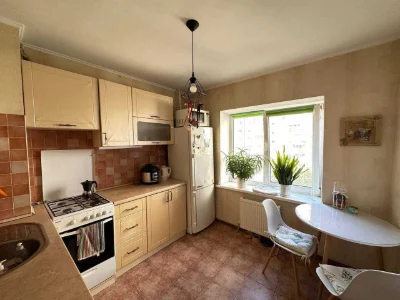 For Sale: 2-bedroom apartment in a gas building