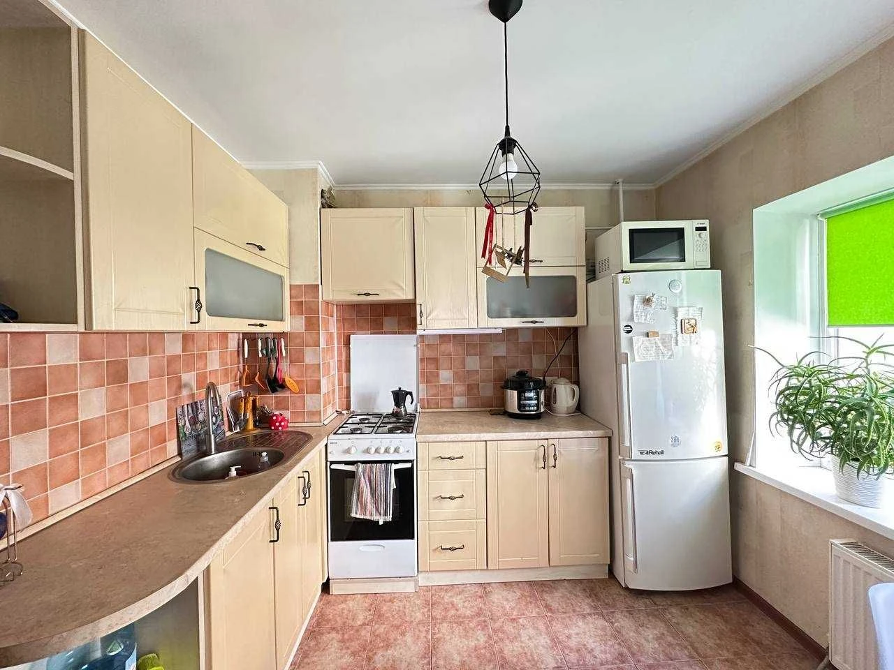 For Sale: 2-bedroom apartment in a gas building
