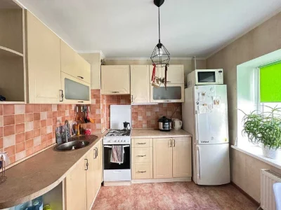 For Sale: 2-bedroom apartment in a gas building