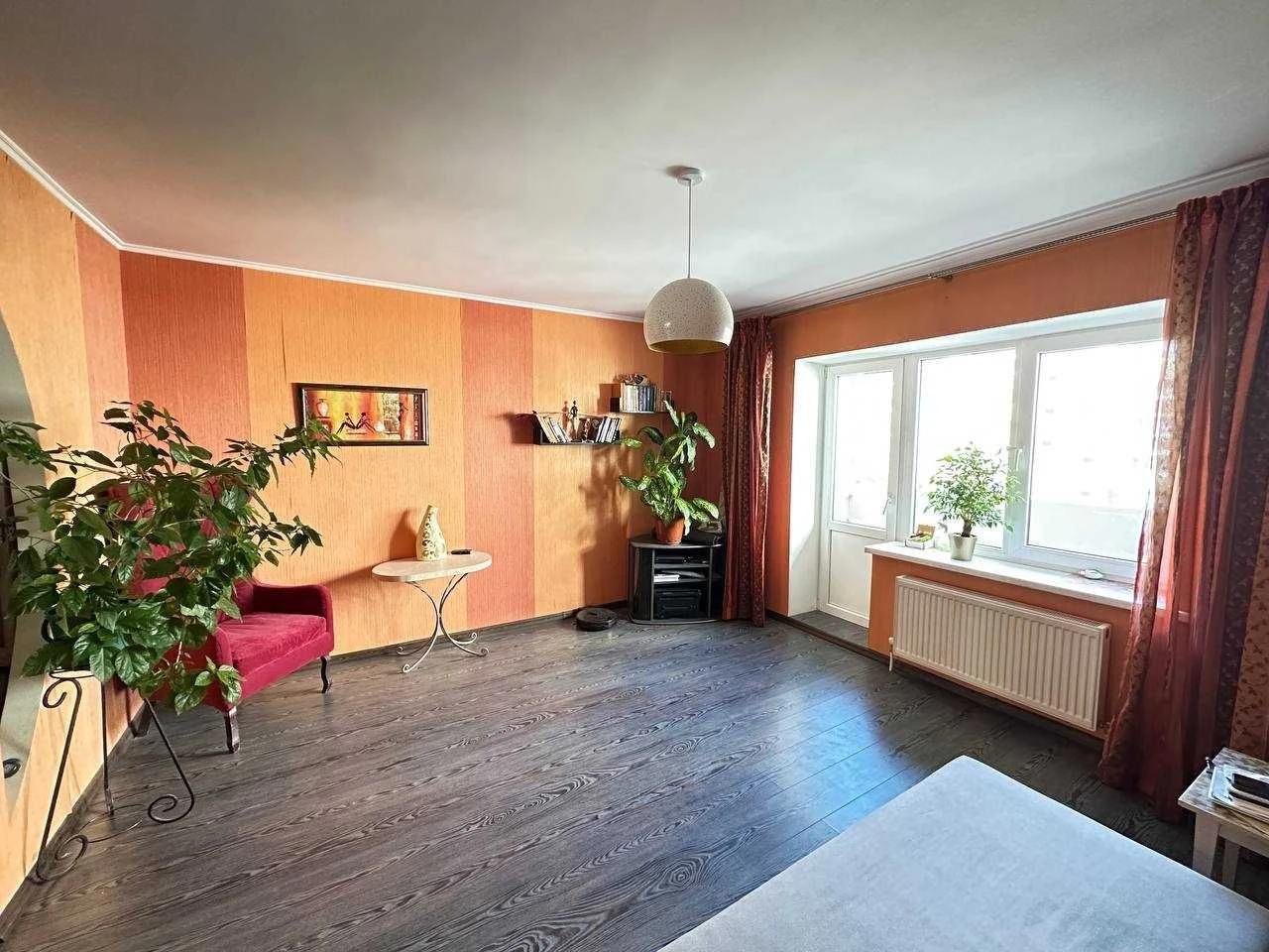 For Sale: 2-bedroom apartment in a gas building