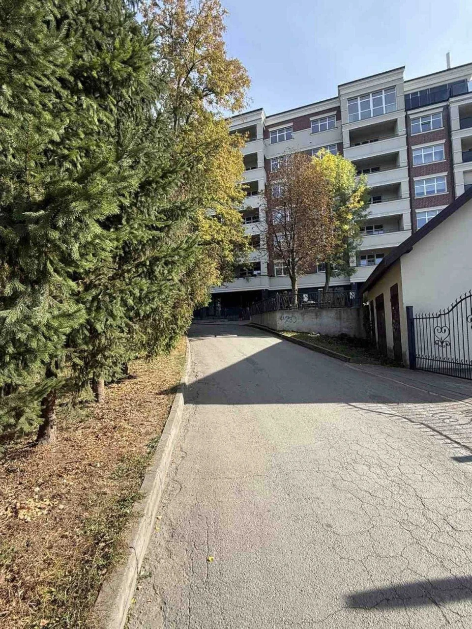 Exclusive 3-bedroom apartment near the city lake | Park Apartme