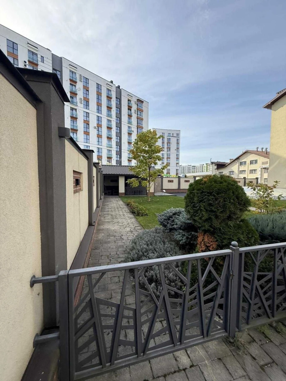 Exclusive 3-bedroom apartment near the city lake | Park Apartme