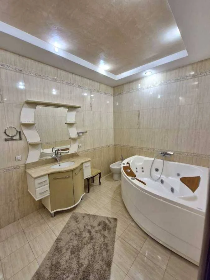 Продається 3-кімнатна квартира, Київ, Голосіївський район, вулиця Жилянська, 59