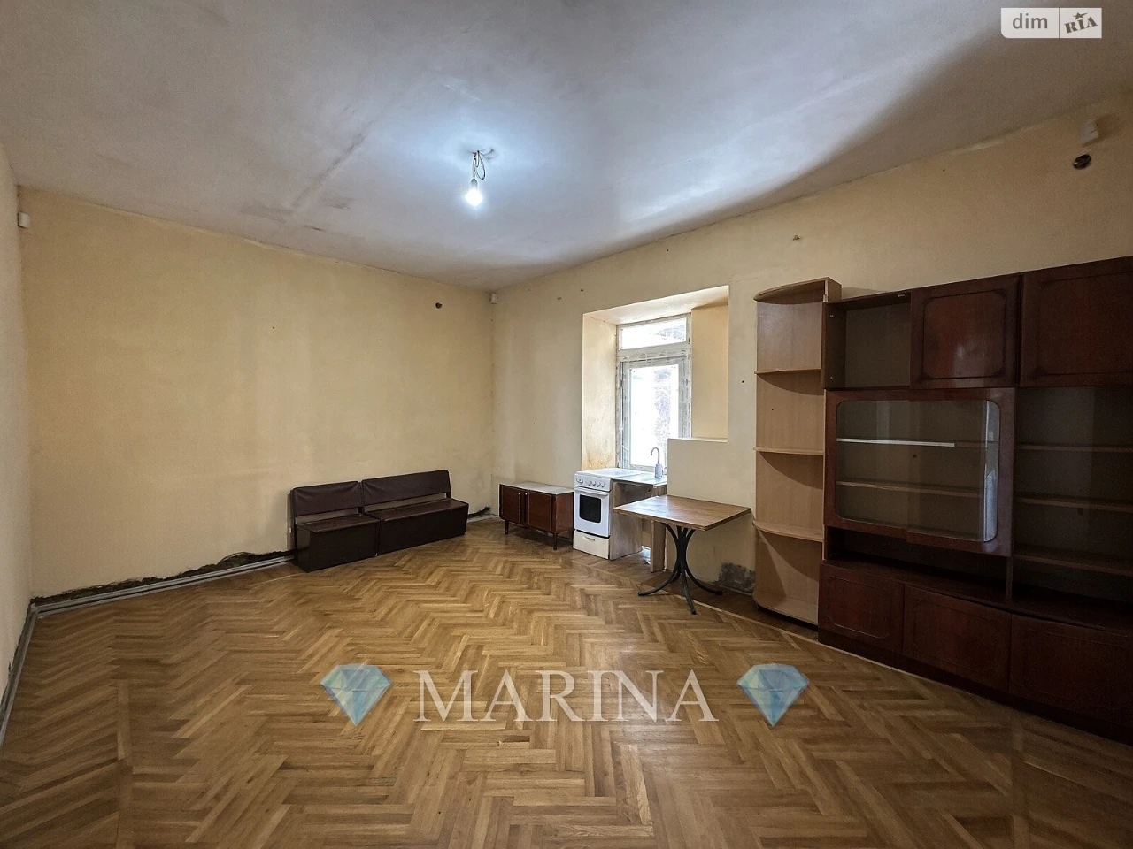 Sale House, Amur-Nizhnedneprovsky
