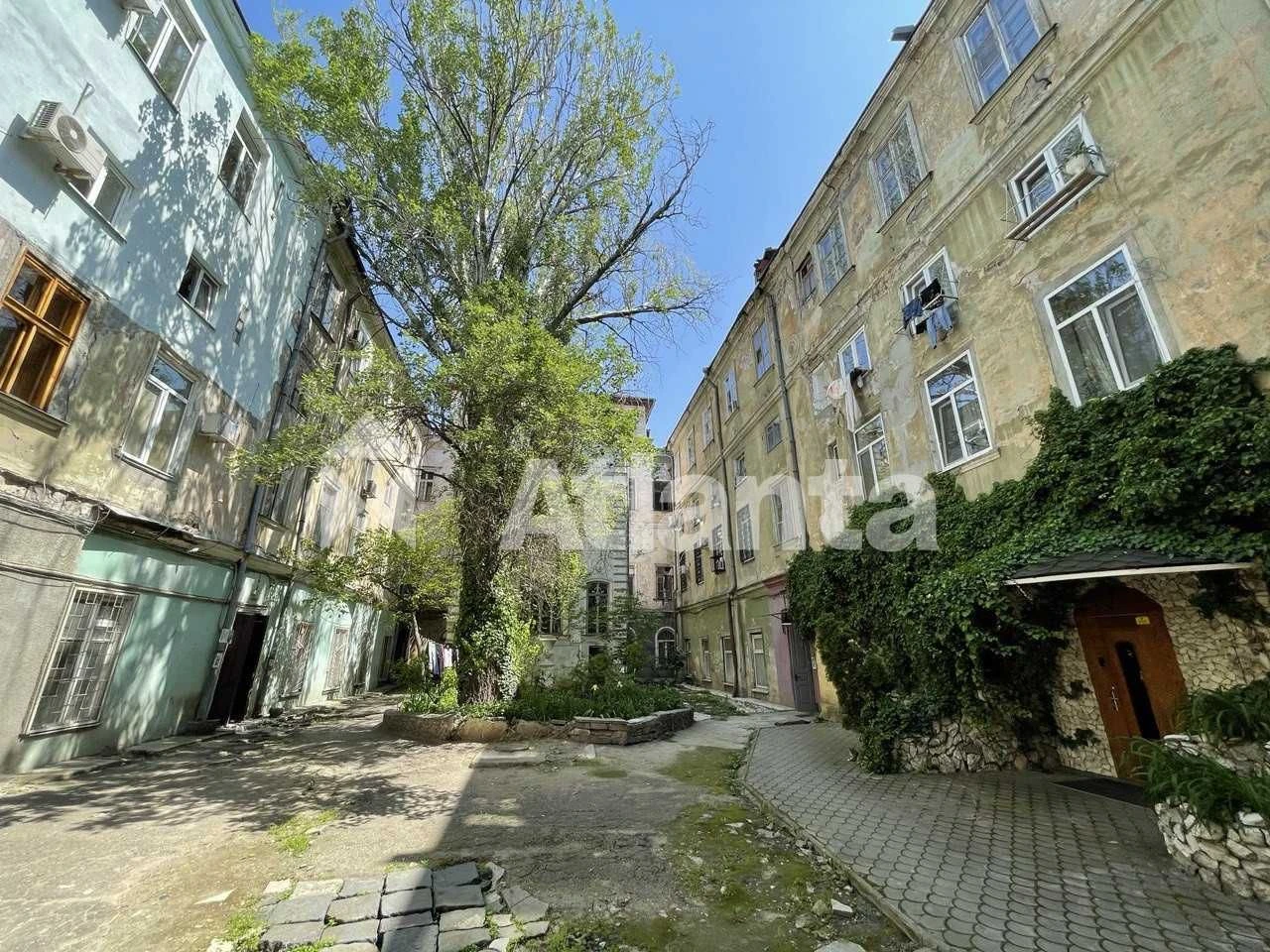 2 minutes from Duke. 2 room apartment with AGV on Primorsky Boulevard.