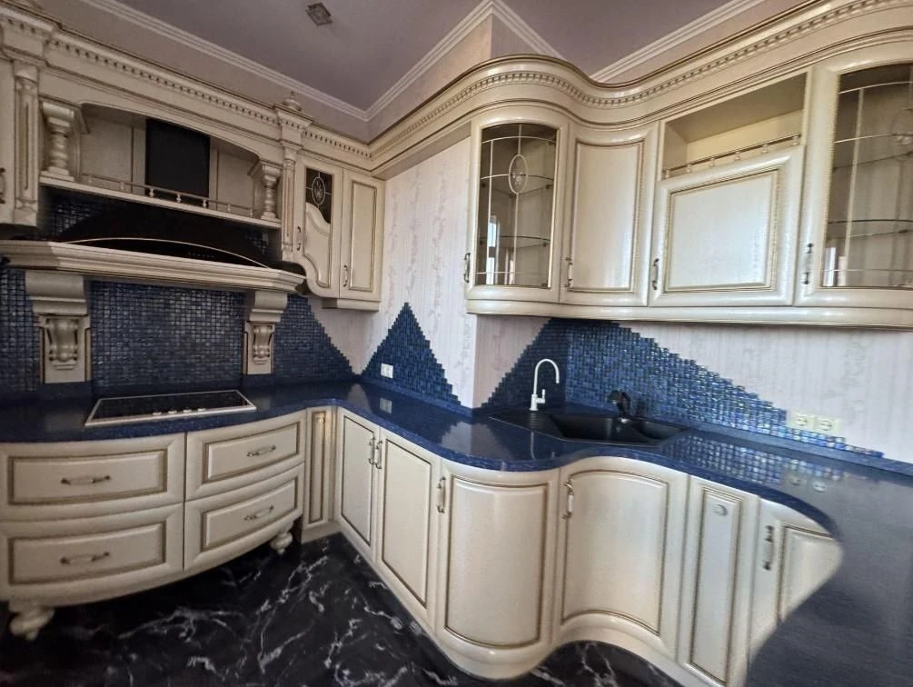 Продається 3-кімнатна квартира, вул. Базарна/ЖК Капітан (375-221)