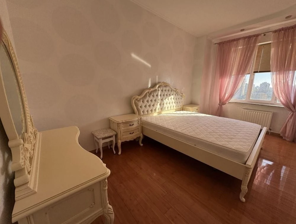 Продається 3-кімнатна квартира, вул. Базарна/ЖК Капітан (375-221)