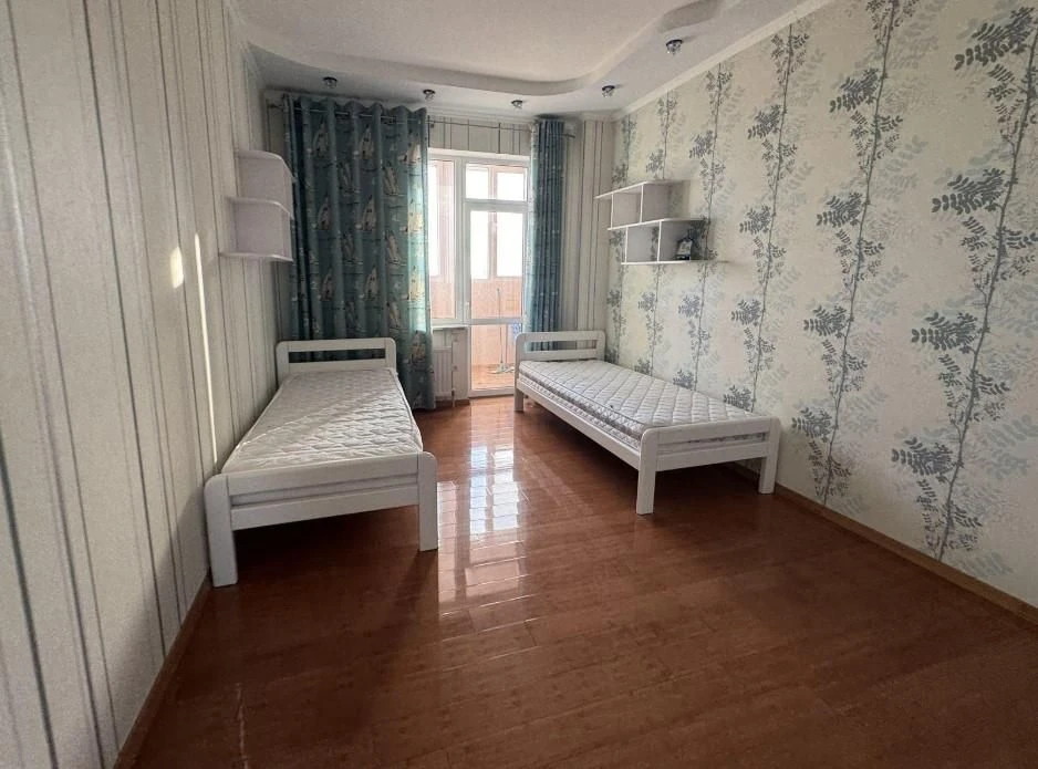 Продається 3-кімнатна квартира, вул. Базарна/ЖК Капітан (375-221)