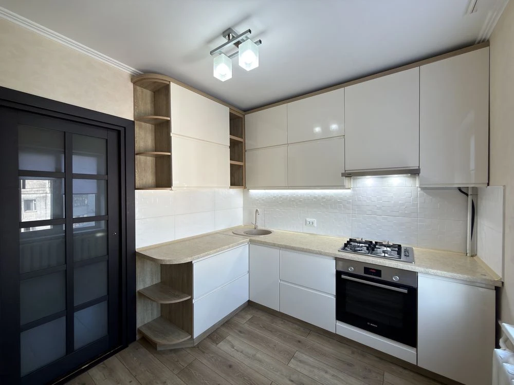 Sale of 2-room apartment with renovation, 2% re-sale