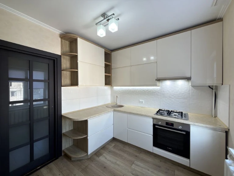 Sale of 2-room apartment with renovation, 2% re-sale