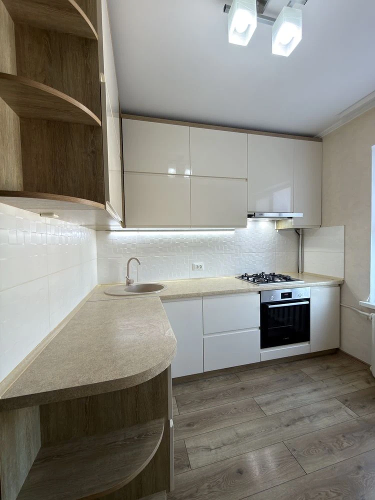 Sale of 2-room apartment with renovation, 2% re-sale