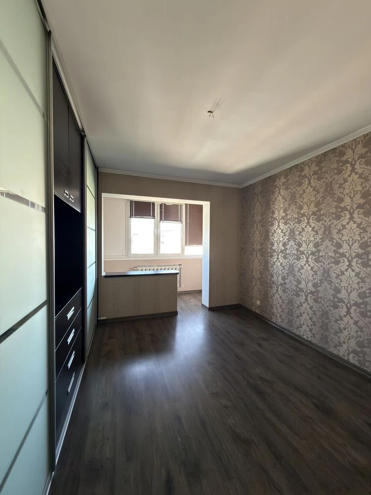 Sale of 2-room apartment with renovation, 2% re-sale