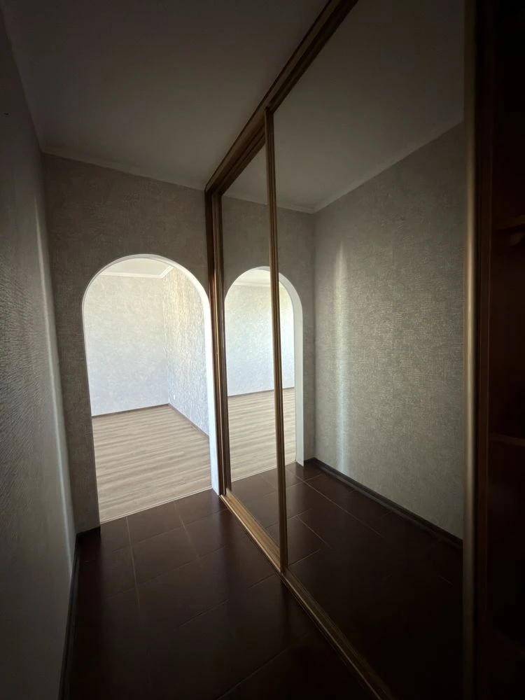 Sale of 2-room apartment with renovation, 2% re-sale