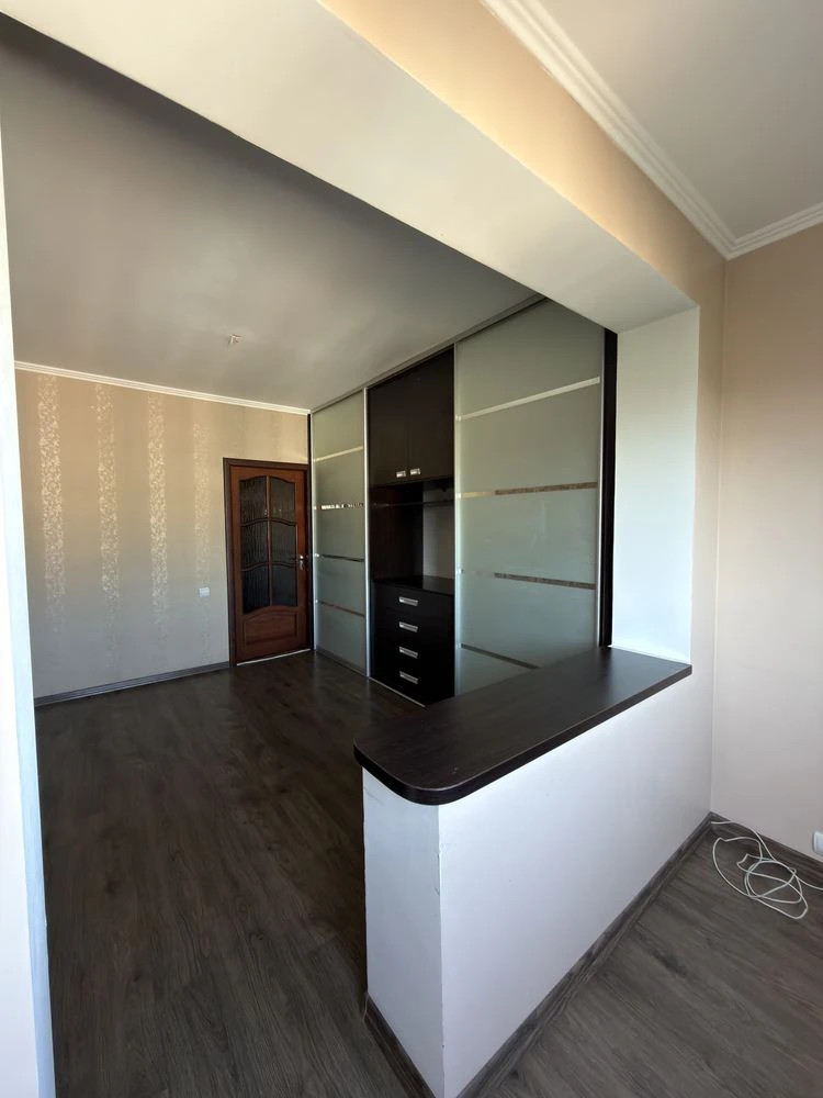 Sale of 2-room apartment with renovation, 2% re-sale