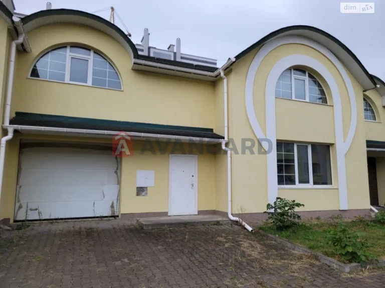 Sale of Townhouse, Ozerna